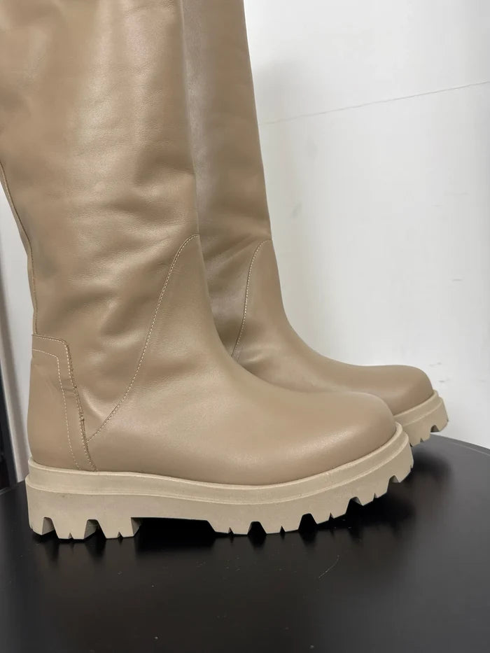 Flattered Luna Leather Taupe-skinnboots NWOT